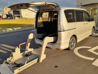 セレナ 福祉車両 リアリフト