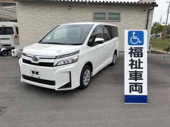 ヴォクシー　福祉車両　スローパー