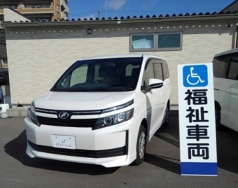 ヴォクシー　福祉車両　スローパー